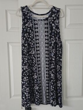 Maurices Navy and White Floral Trim Top